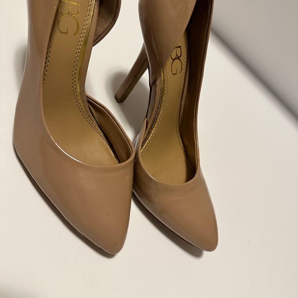 BCBG Patent Nude Pumps Size 6/36 Wide - Picture 3 of 15